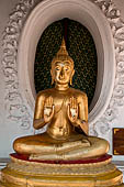 Thailand, Phra Pathom Chedi, the nation's largest pagoda in Nakorn Pathom. Buddha statue in niche of the outer courtyard.